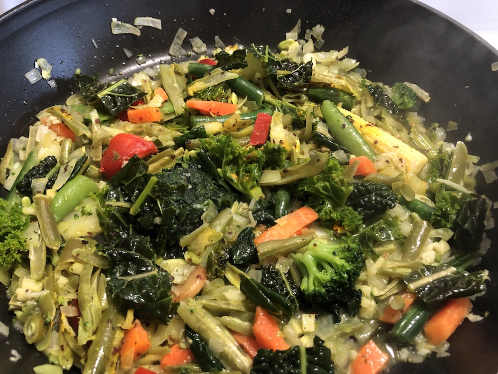 Leckere asiatisch inspirierte Gemüsepfanne / Yummy asian-style veggies (Photo Copyright: Lisa Feldmann)